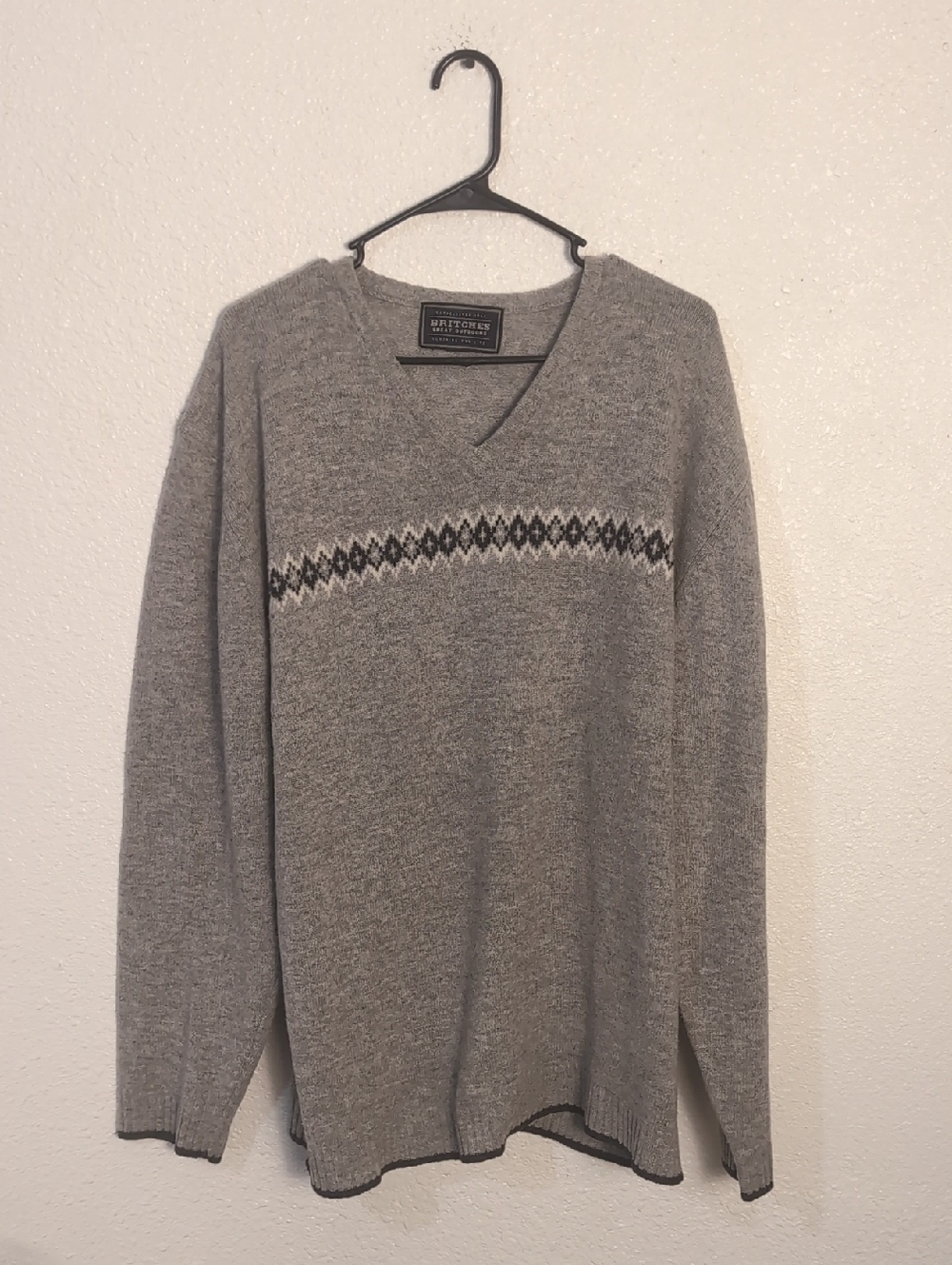 BRITCHES Men's Grey V-Neck Sweater with Subtle Diamond Detail